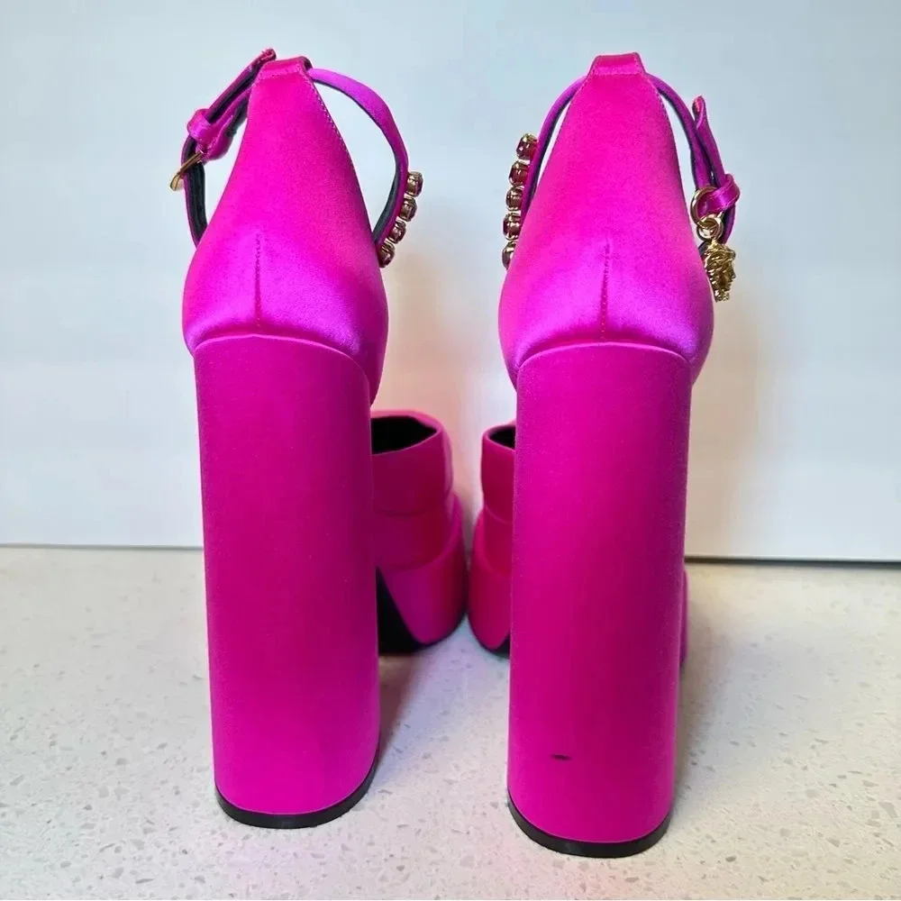 Versace us 37